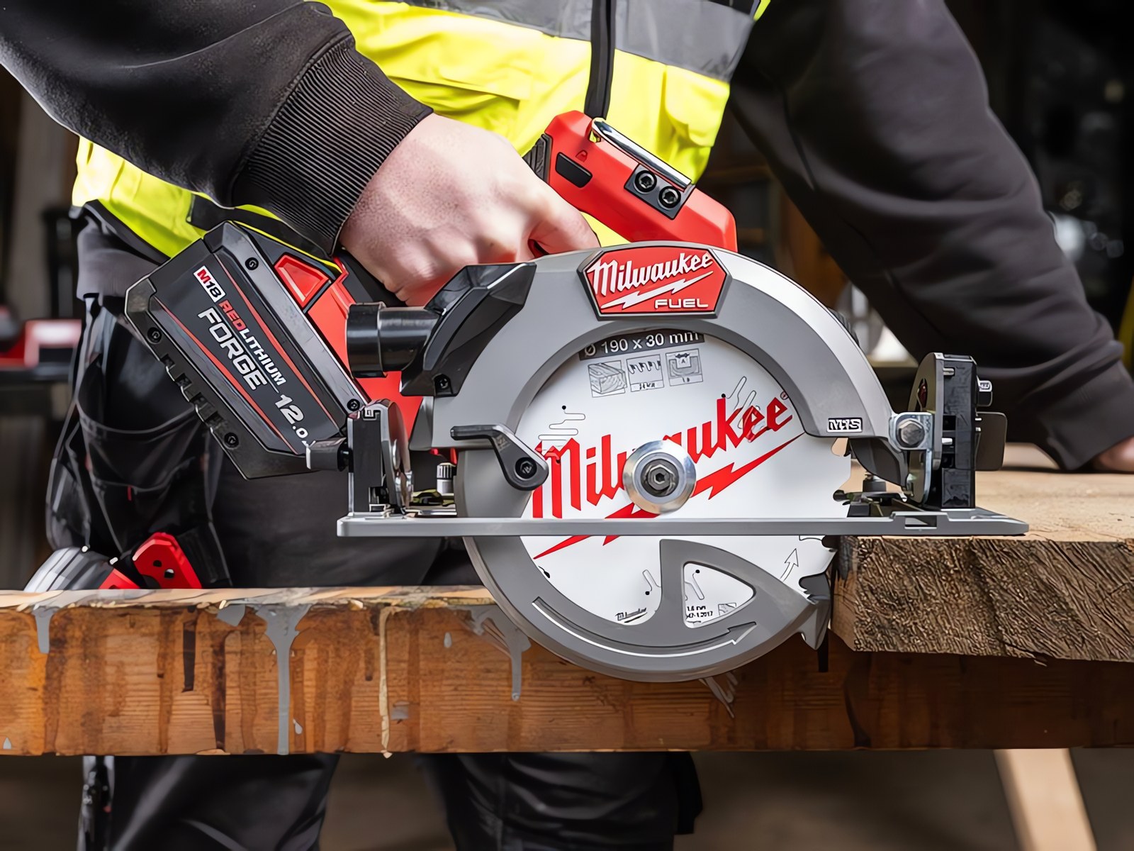MILWAUKEE® представляет новую дисковую пилу в линейке инструментов для плотницких работ