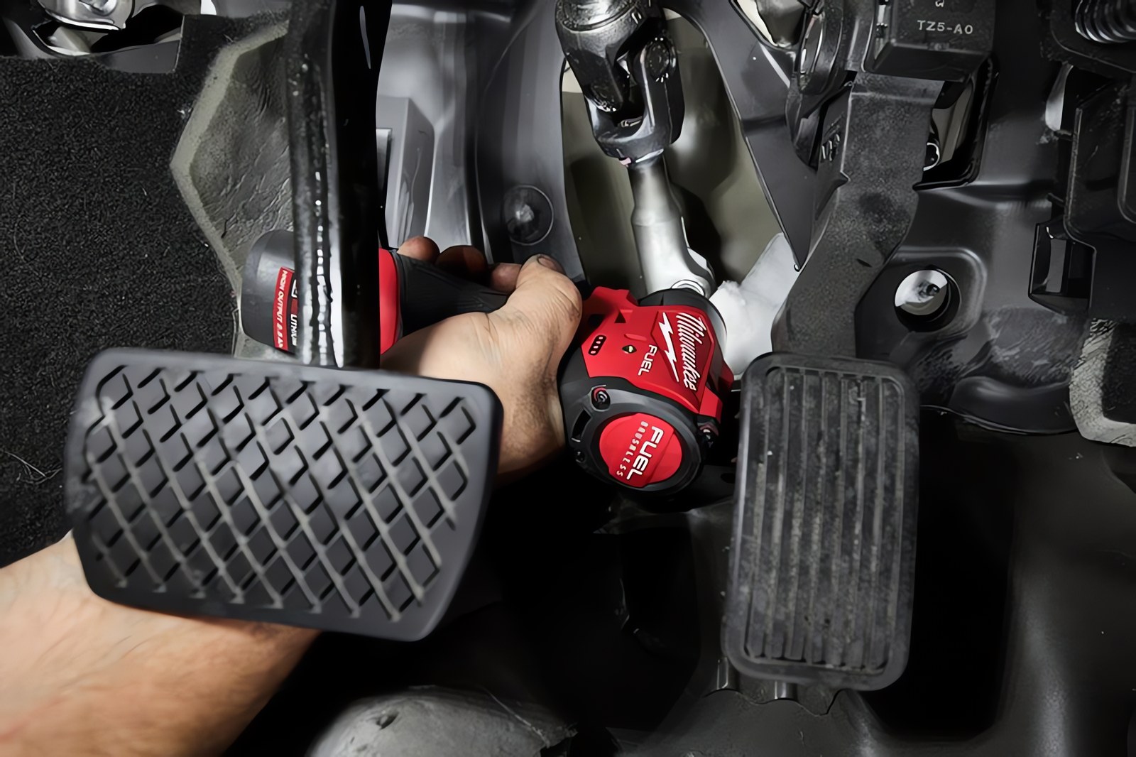 MILWAUKEE® представляет новую линейку субкомпактных ударных гайковёртов M12 FUEL™