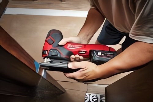 Milwaukee® представляет новый аккумуляторный лобзик M18™ с обхватной рукояткой