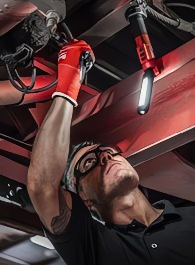 Milwaukee® представляет новый фонарь-стик в линейке REDLITHIUM™ USB