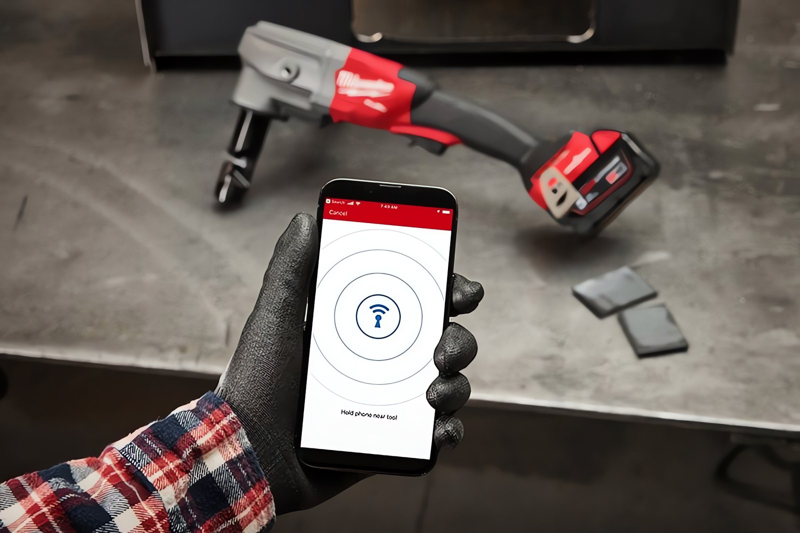 MILWAUKEE® представляет первые аккумуляторные высечные ножницы с толщиной реза до 3,5 мм