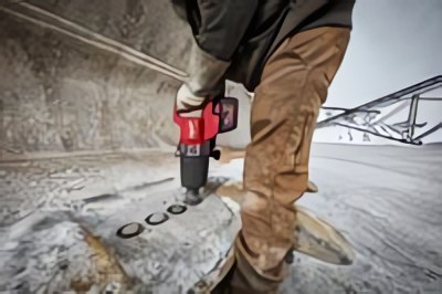 MILWAUKEE® представляет первый аккумуляторный ударный гайковёрт 1″ с D-образной рукояткой и высоким крутящим моментом