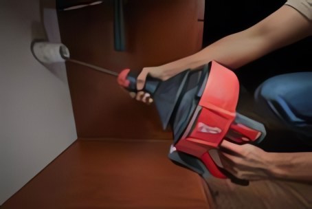 Milwaukee® представляет самые портативные прочистные машины для канализационных и сливных труб в отрасли.
