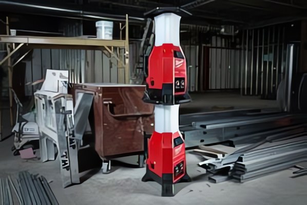 Milwaukee® представляет самый яркий светильник для рабочей площадки в отрасли