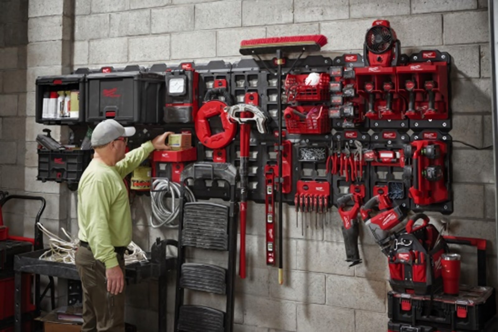 MILWAUKEE® представляет восемь новых решений для системы хранения PACKOUT™ для мастерской, повышая уровень организации, защиты и эффективности на объекте.