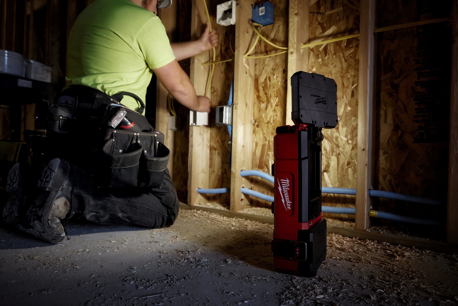 MILWAUKEE® продолжает освещать рабочую площадку с новым осветительным решением, совместимым с PACKOUT™
