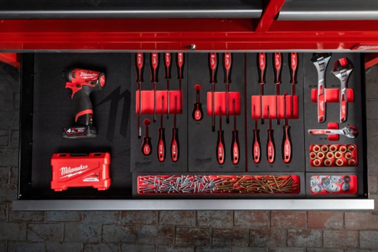 MILWAUKEE® расширяет ассортимент ложементов из вспененного материала — для профессионалов автосервиса.