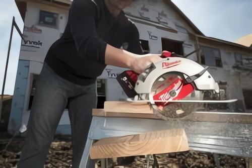 Milwaukee® расширяет линейку дисковых пил, выпуская аккумуляторную бесщёточную дисковую пилу M18™ под диск 66 мм