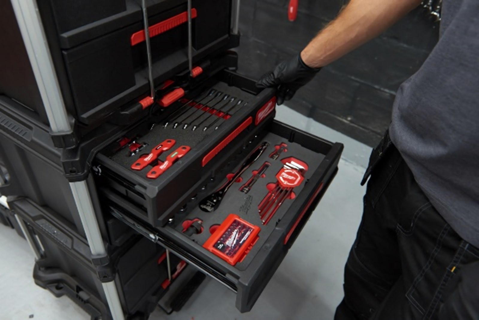 MILWAUKEE® расширяет линейку пеновых вкладышей PACKOUT™ — для удобного доступа к инструменту и хранения на объекте.