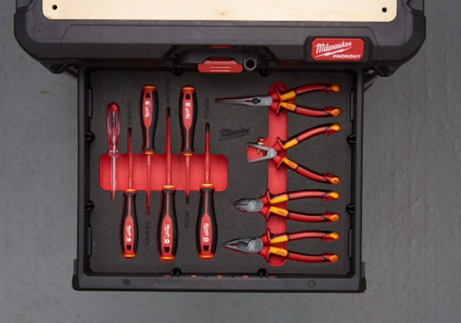 MILWAUKEE® расширяет линейку пеновых вкладышей PACKOUT™ — для удобного доступа к инструменту и хранения на объекте.