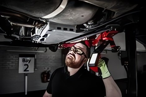 MILWAUKEE® расширяет линейку световых решений новым светильником для работы под автомобилем без помощи рук