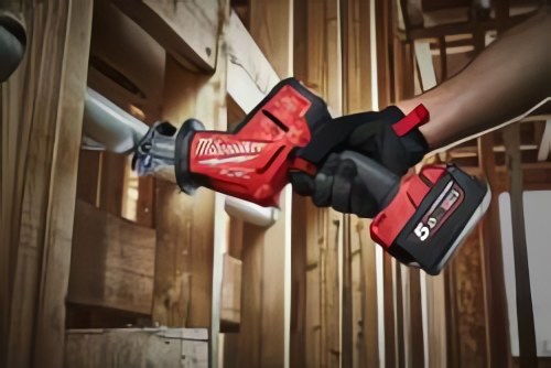 Milwaukee® разработала первую бесщёточную одноручную сабельную пилу на 18 В