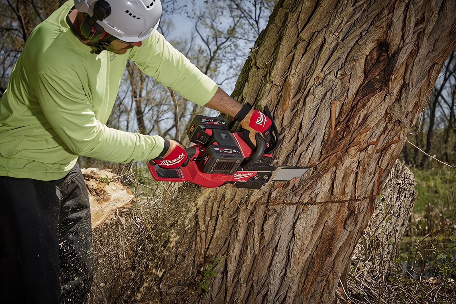 MILWAUKEE® выводит возможности аккумуляторных цепных пил на новый уровень