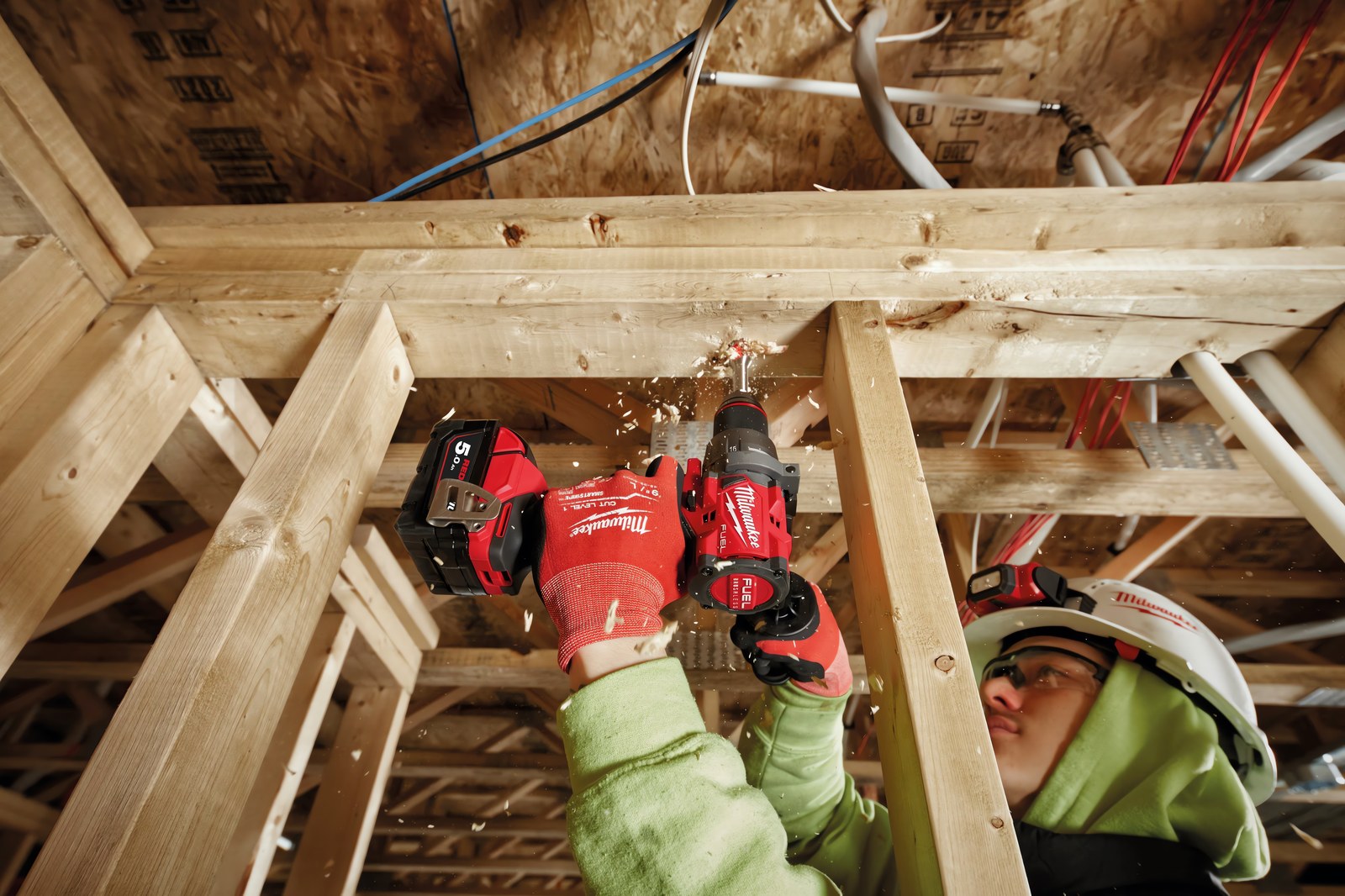MILWAUKEE® задаёт стандарт в высокопроизводительном сверлении и закручивании с новыми M18 FUEL™ дрелью и импакт-шуруповёртом
