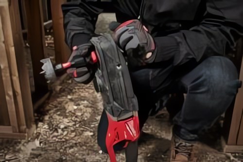 Новая угловая дрель M18 FUEL™ SUPER HAWG® обеспечивает мощность и скорость, достаточные для замены сетевых инструментов