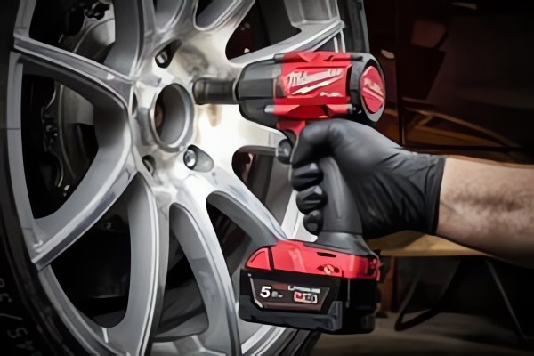 Новые ударные гайковёрты M18 FUEL™ среднего крутящего момента от MILWAUKEE® справятся более чем с 90% крепёжных работ!