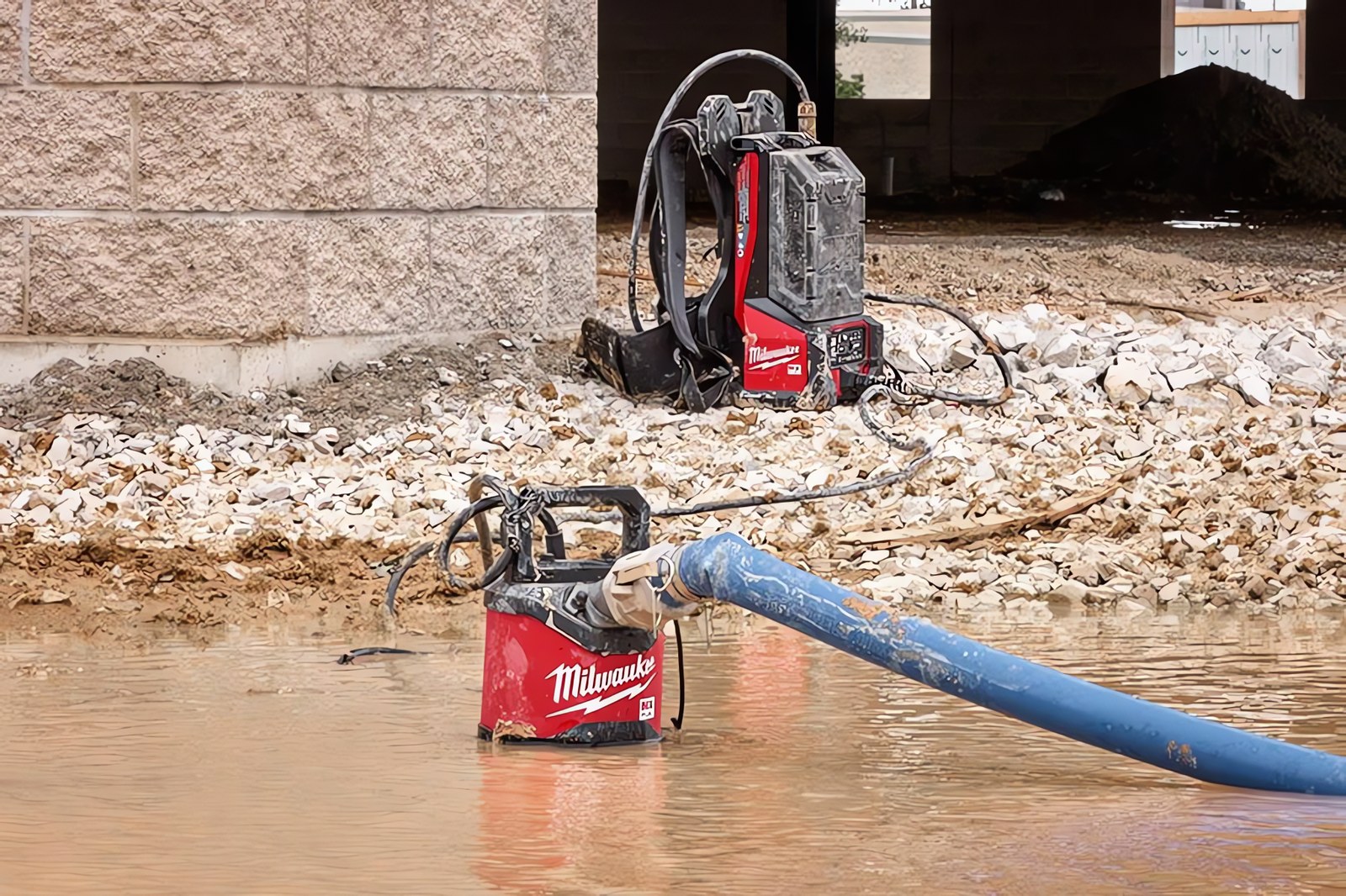 Погружной насос MX FUEL™ от MILWAUKEE® выводит мобильность и производительность на стройплощадке на новый уровень