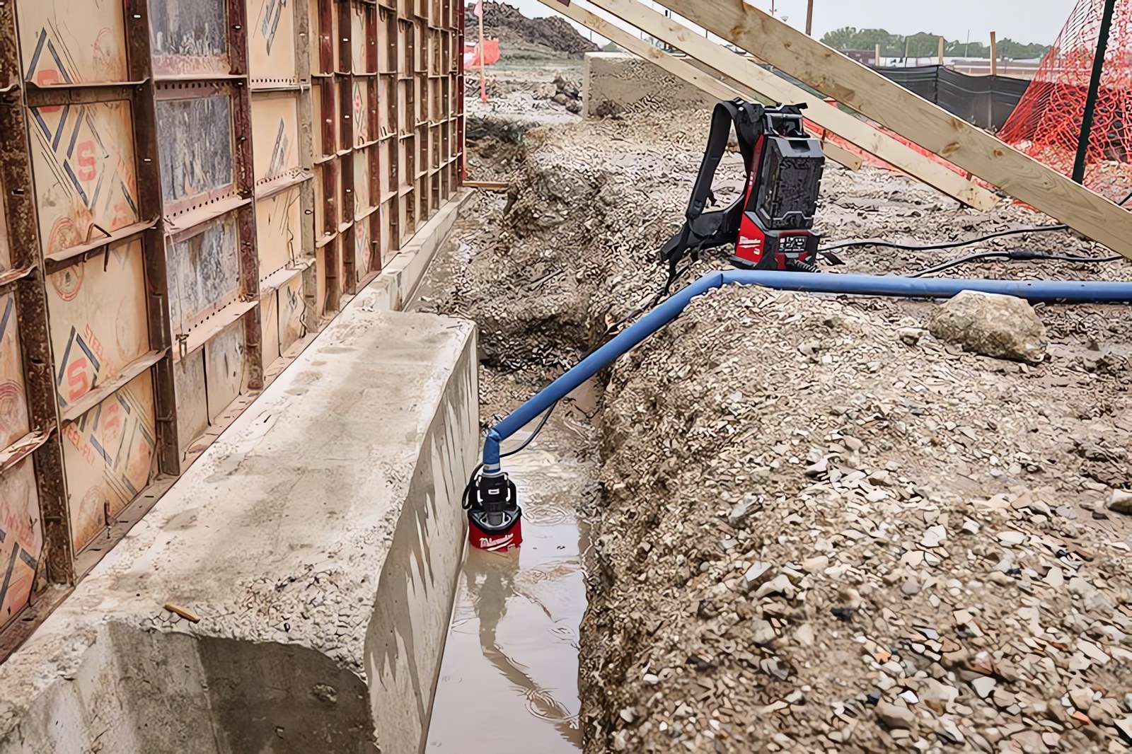 Погружной насос MX FUEL™ от MILWAUKEE® выводит мобильность и производительность на стройплощадке на новый уровень