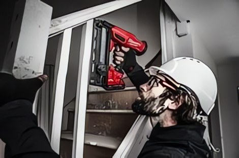 Полная альтернатива пневматике от MILWAUKEE® — новые финишные нейлеры M18 FUEL™ нового поколения