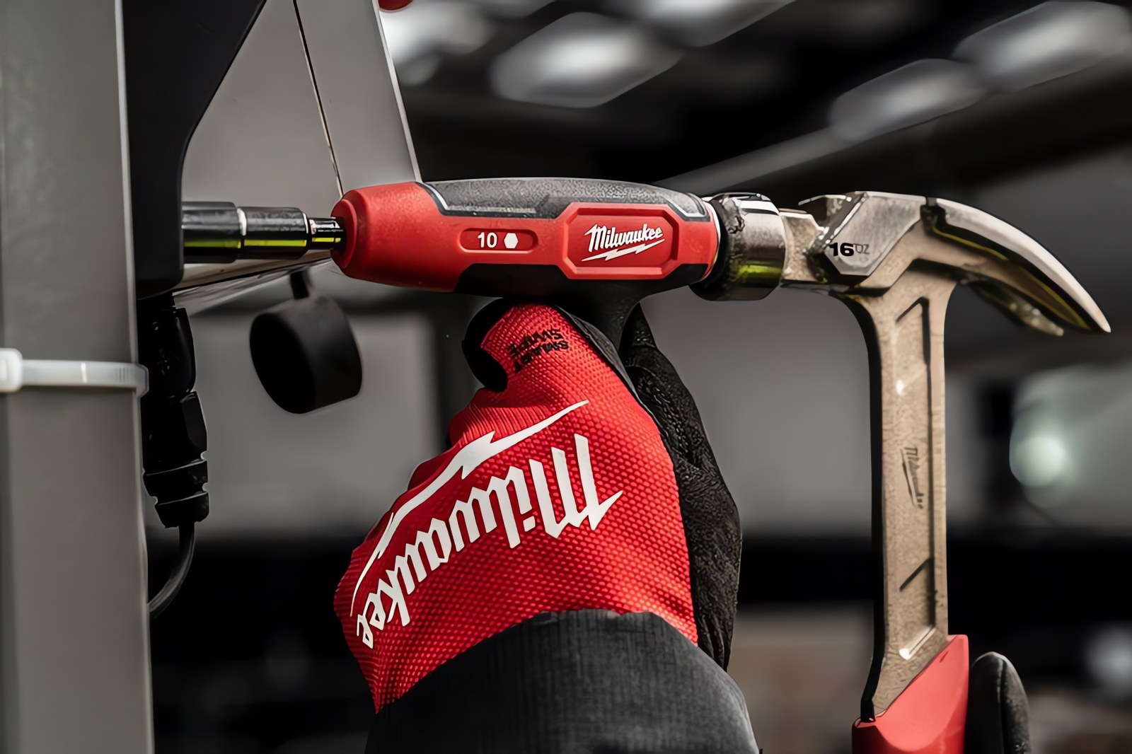 Представляем новые Т-образные рукоятки Comfort-Grip от MILWAUKEE®, разработанные для комфорта, контроля и универсальности.