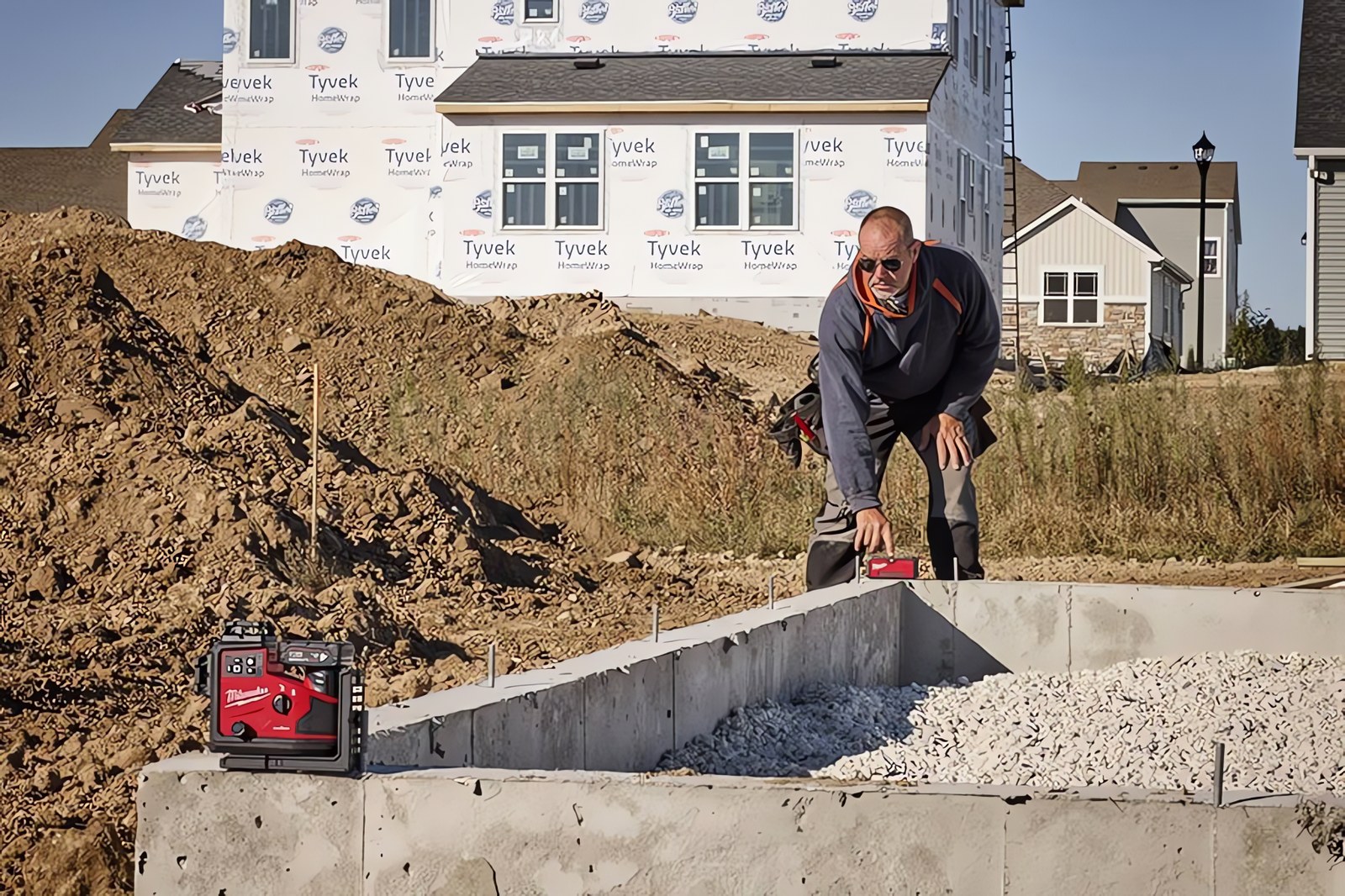 Зелёный лазер MILWAUKEE® M12™ с автоматическим выравниванием, 360° и 3 плоскостями