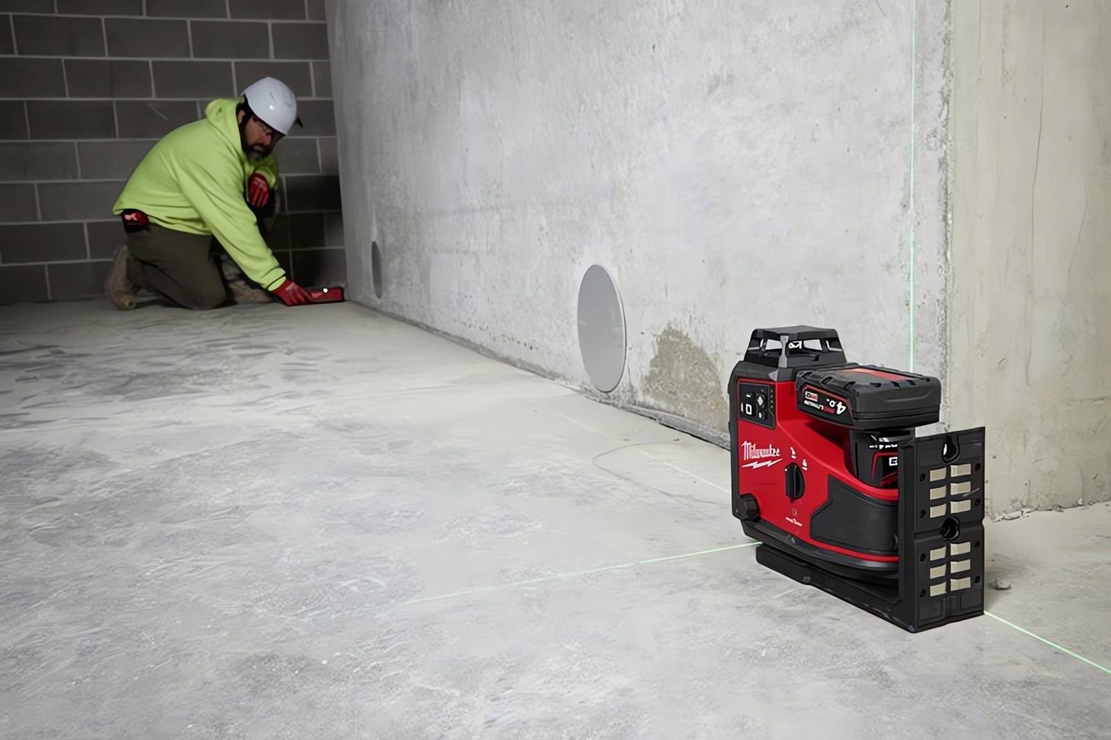 Зелёный лазер MILWAUKEE® M12™ с автоматическим выравниванием, 360° и 3 плоскостями